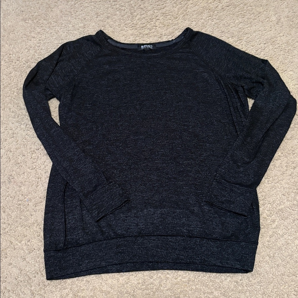 Super soft lightweight sweater/sweatshirt.  Sized small by could fit medium.